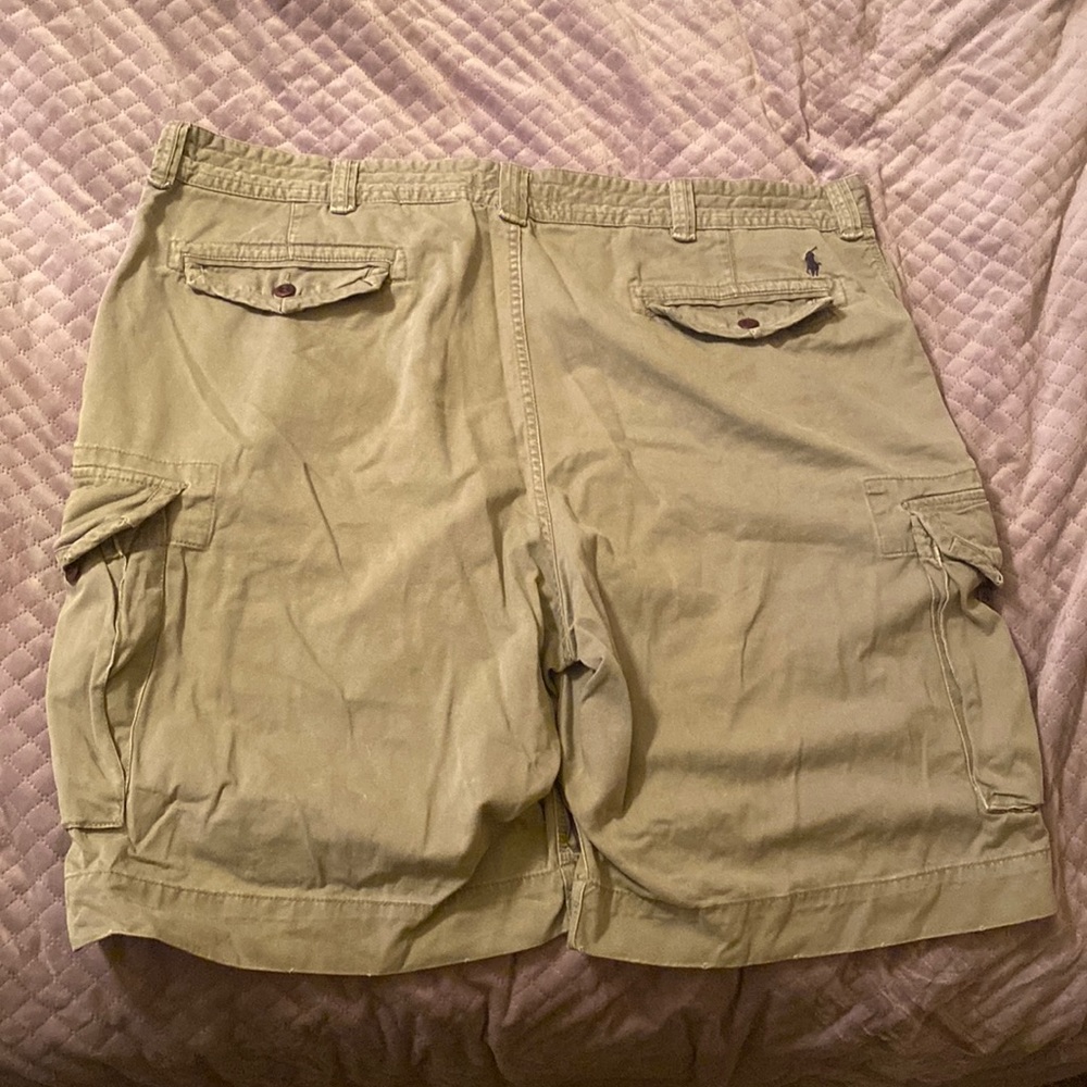 Polo by Ralph Lauren Khaki Cargo Shorts (Big & Tall)
Sz: 46B
Color: Olive
